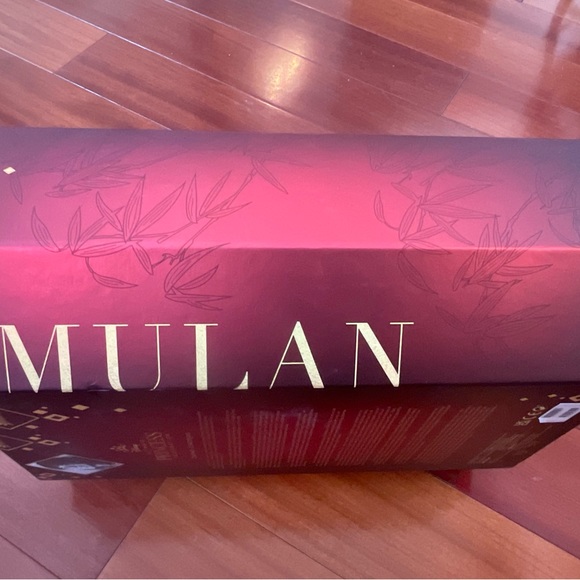 Disney Princess Designer Series Dolls Limited ‘’MULAN beautiful doll - Picture 8 of 8